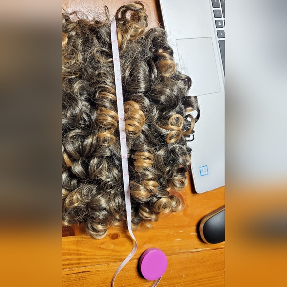 Spring curls Ombre black & brown wig. Bangs 15" curled 21" stretched syn… - Picture 14 of 16